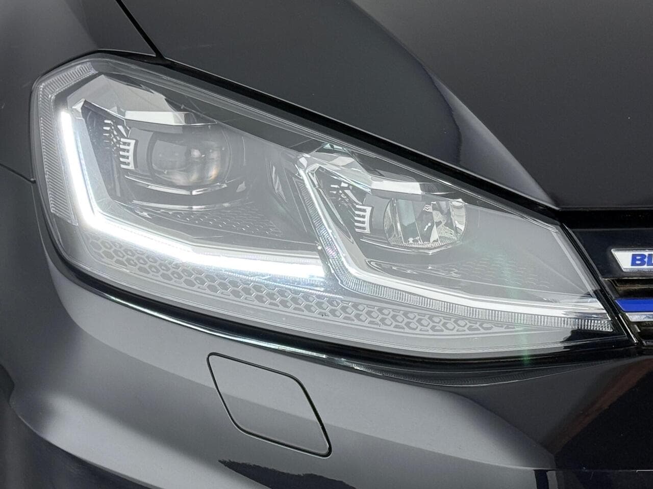 Volkswagen Golf thumbnail Lights Front