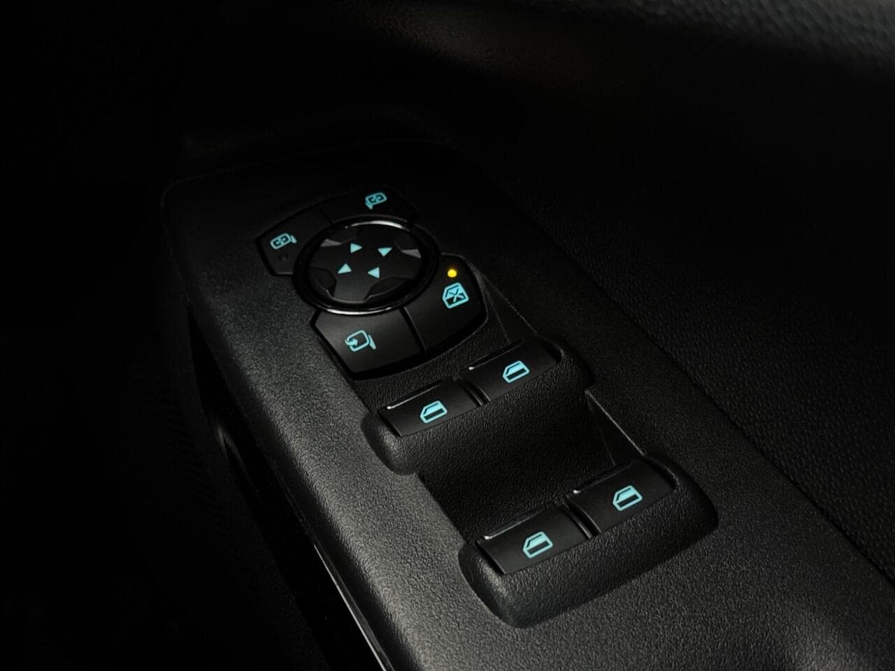 Ford EcoSport thumbnail Misc Controls