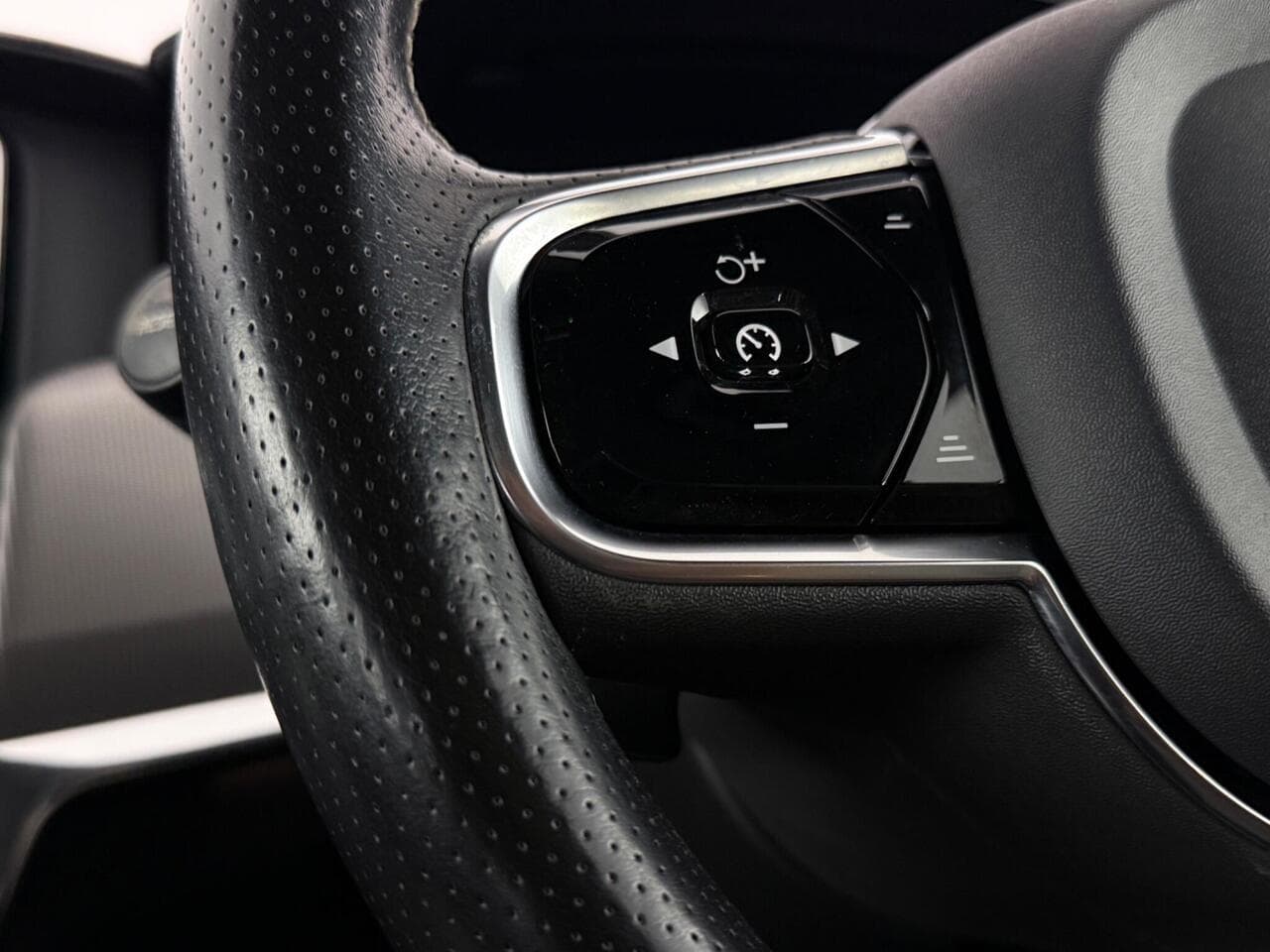 Volvo S90 thumbnail Misc Controls