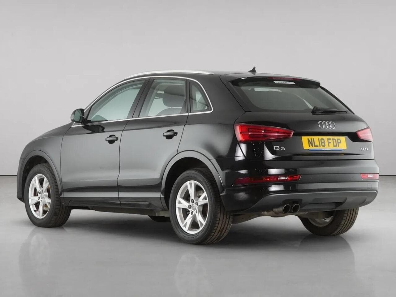 Audi Q3 thumbnail Rear Left