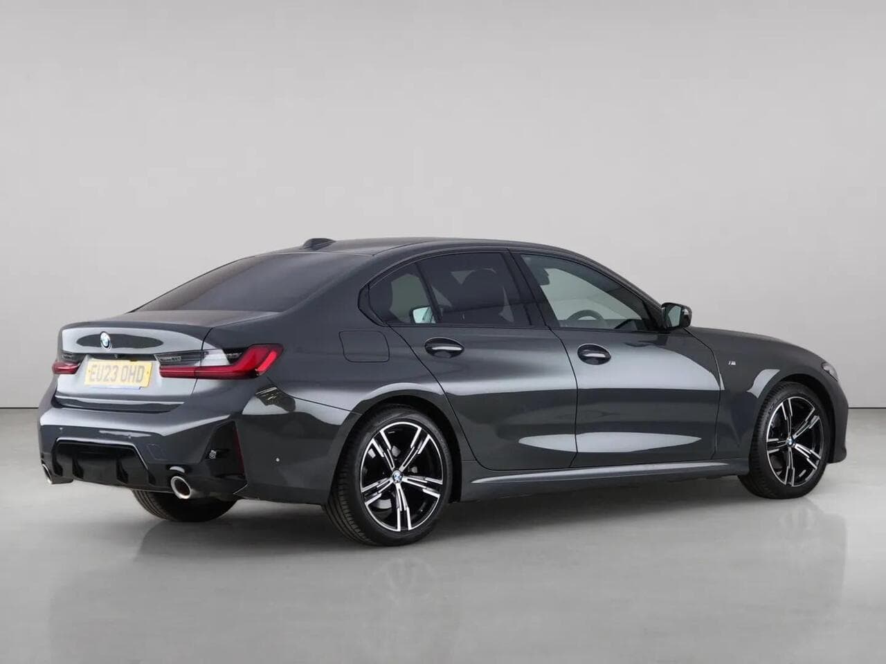 BMW 3 Series thumbnail Front Right