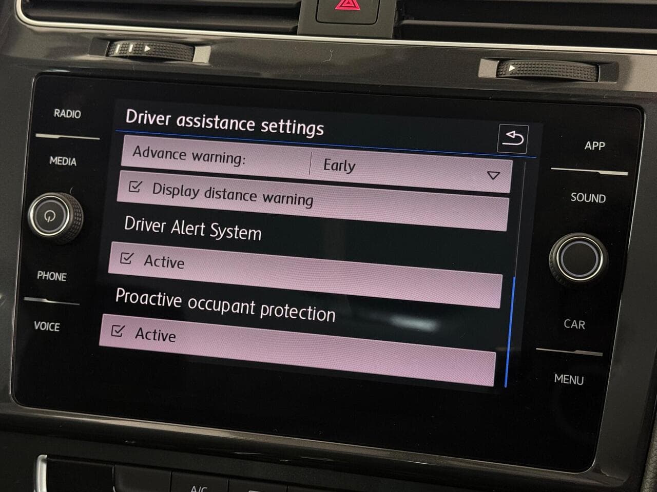 Volkswagen Golf thumbnail Infotainment System