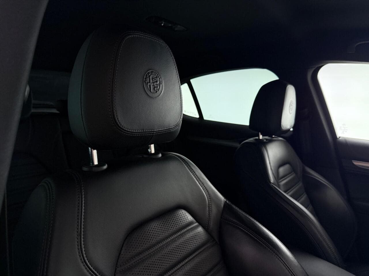 Alfa Romeo Stelvio thumbnail Seat Driver