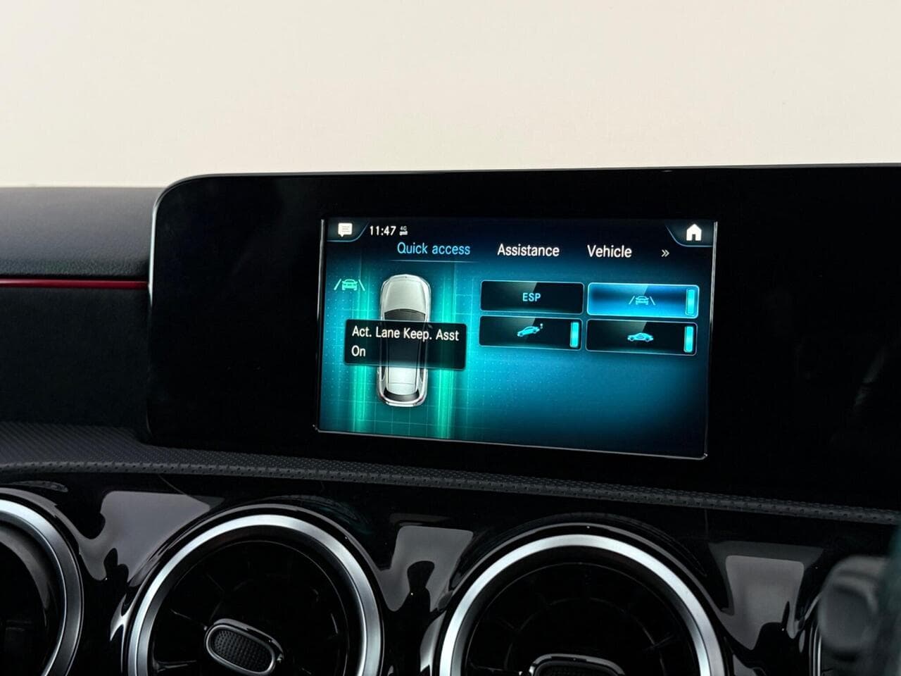 Mercedes-Benz A Class thumbnail Infotainment System