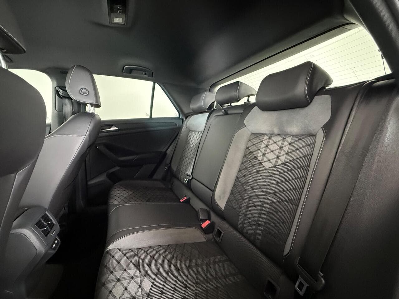 Volkswagen T-Roc thumbnail Seats Rear