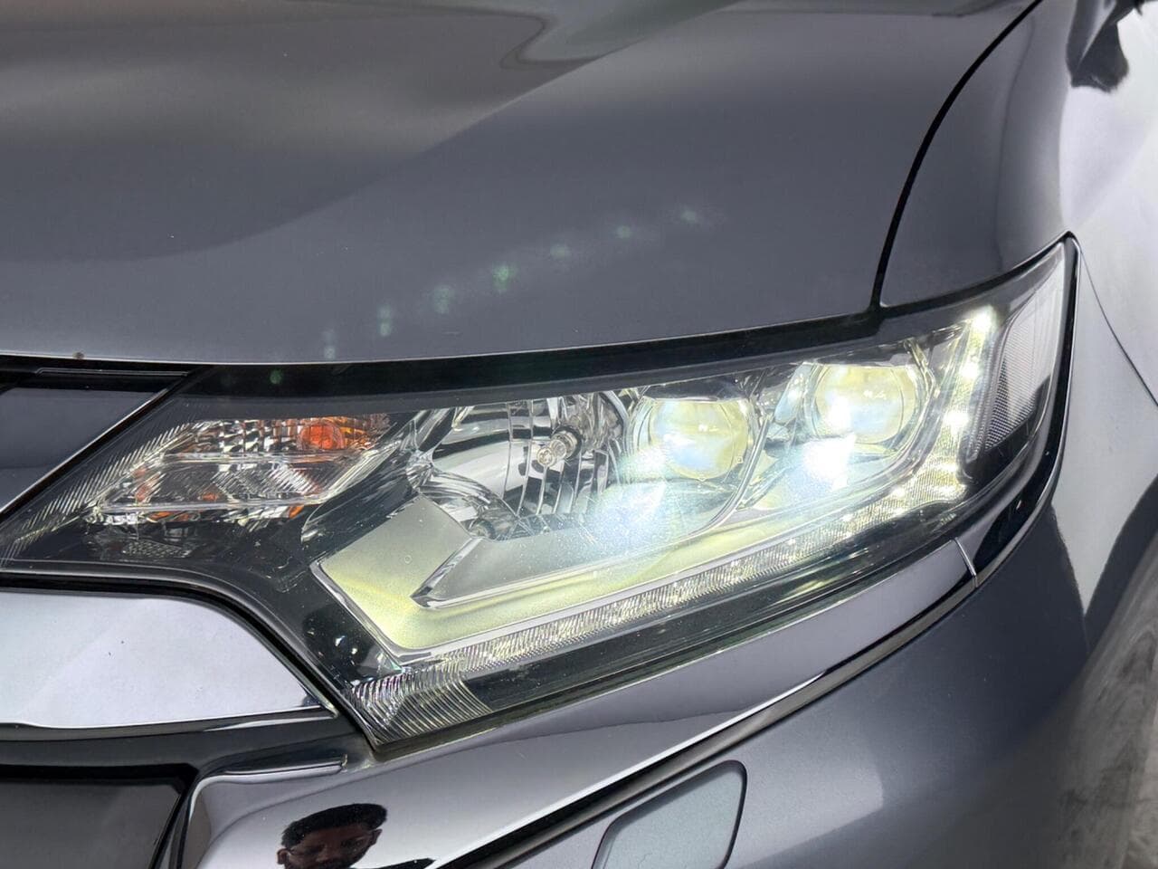 Mitsubishi Outlander thumbnail Lights Front