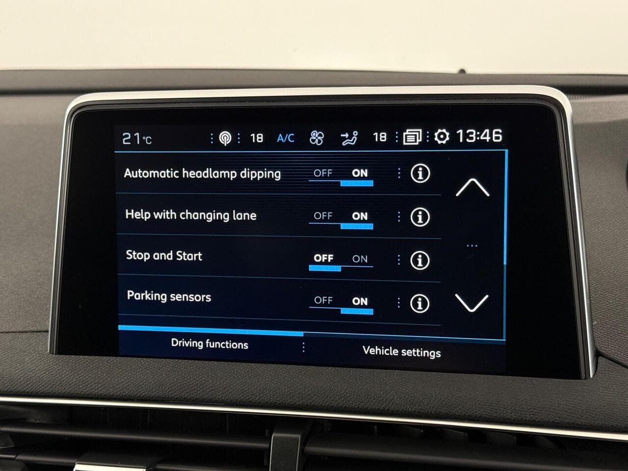 Peugeot 5008 thumbnail Infotainment System