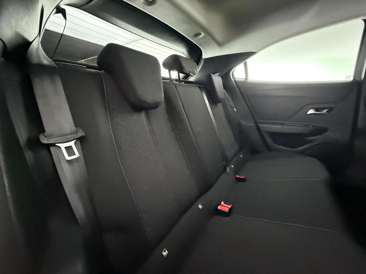 Vauxhall Mokka thumbnail Seats Rear