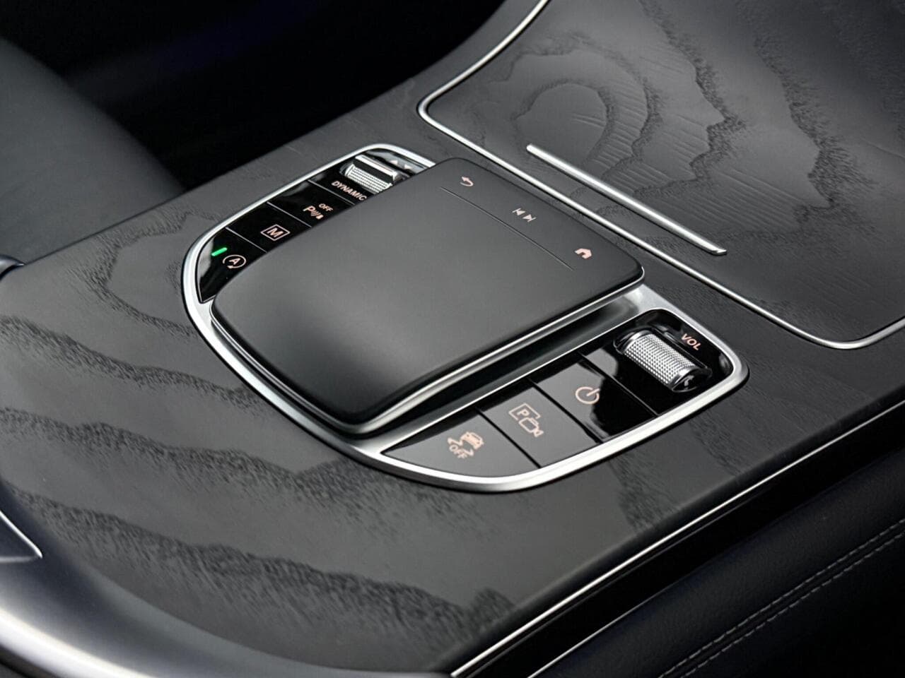 Mercedes-Benz GLC thumbnail Misc Controls
