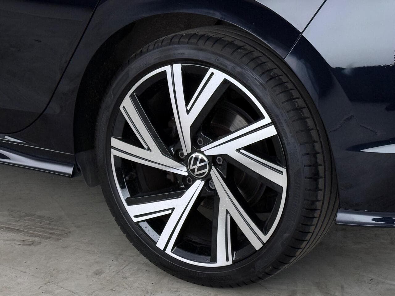 Volkswagen Golf thumbnail Wheel