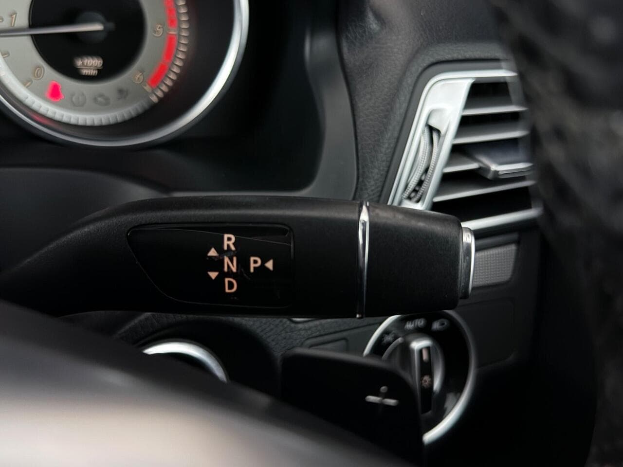 Mercedes-Benz E Class thumbnail Misc Controls