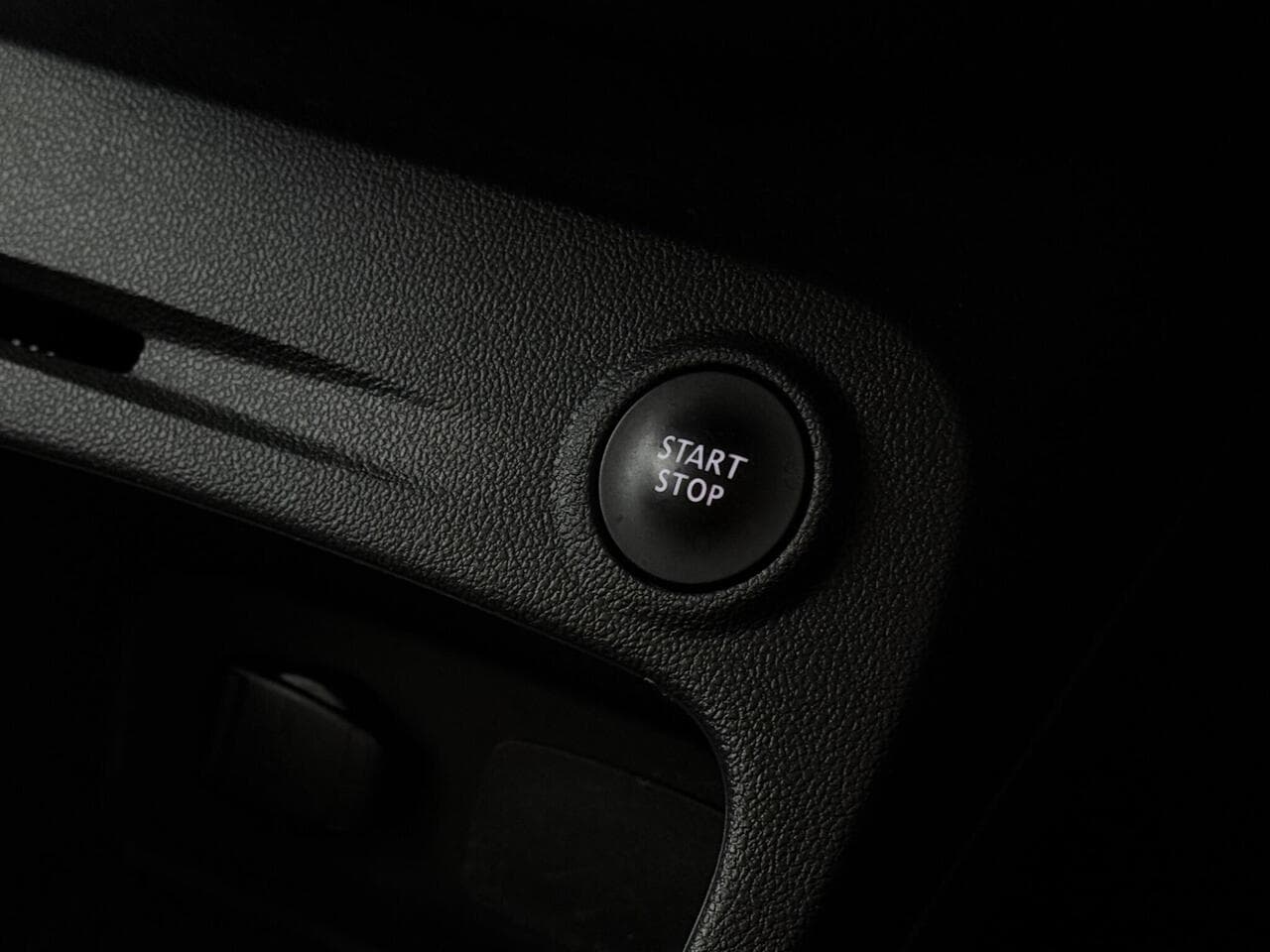 Renault Captur thumbnail Misc Controls
