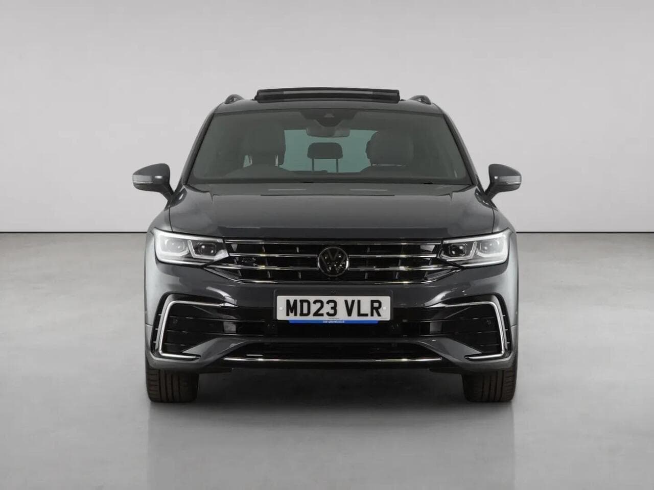 Volkswagen Tiguan thumbnail Front