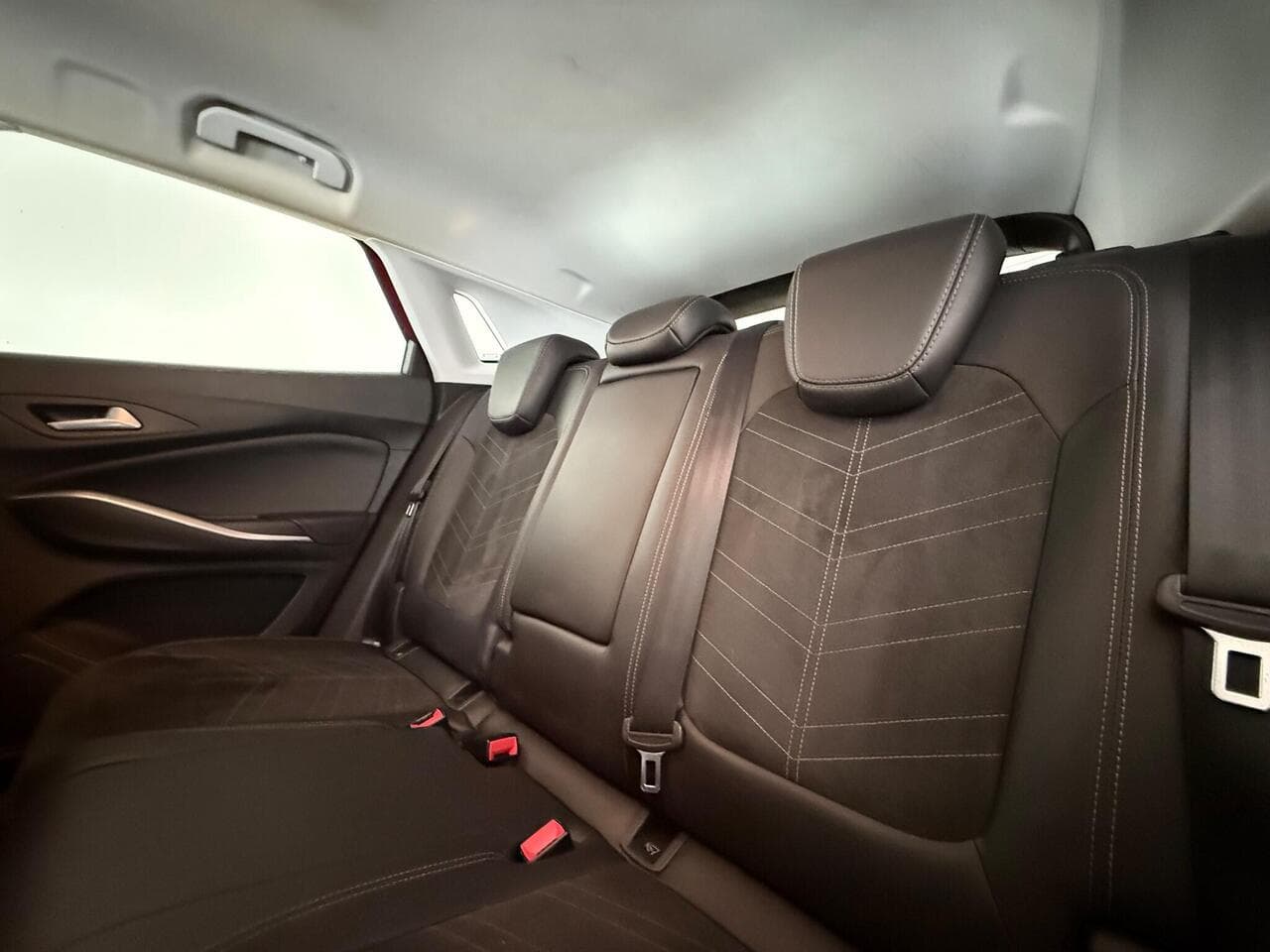 Vauxhall Grandland thumbnail Seats Rear