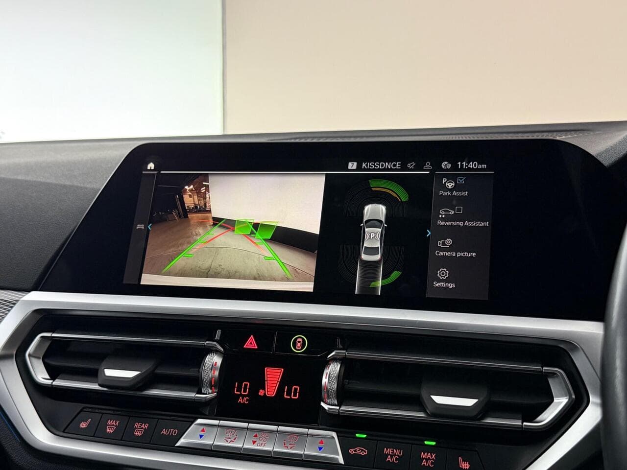 BMW 3 Series thumbnail Infotainment System