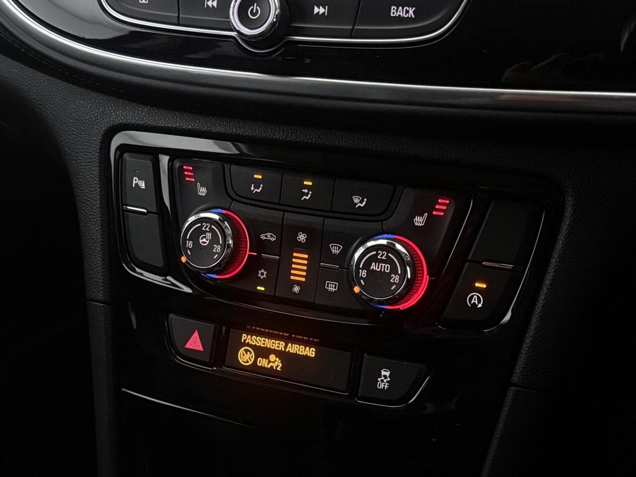Vauxhall Mokka X thumbnail Misc Controls