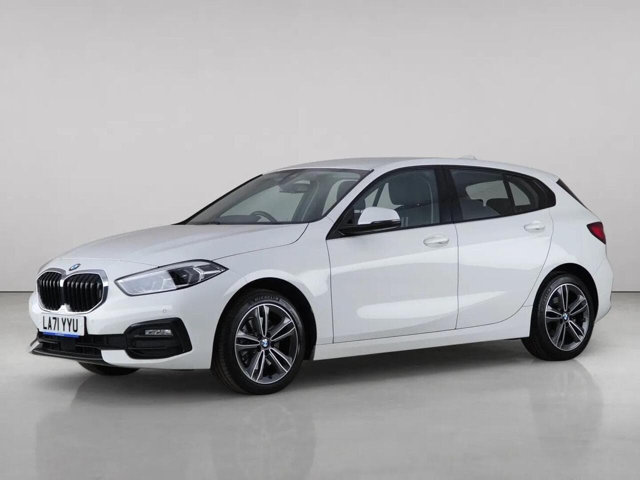 BMW 1 Series thumbnail Front Left
