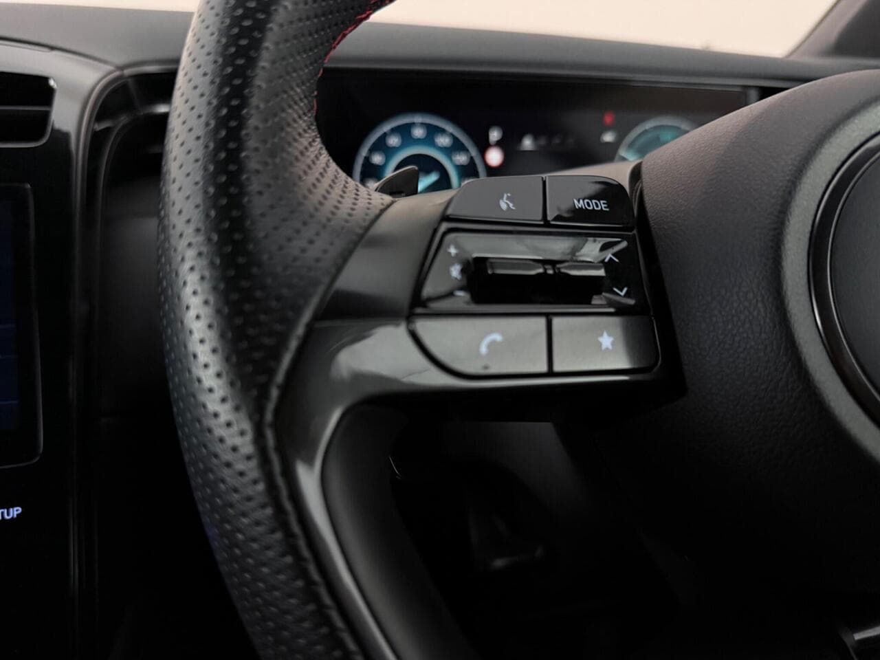 Hyundai TUCSON thumbnail Misc Controls
