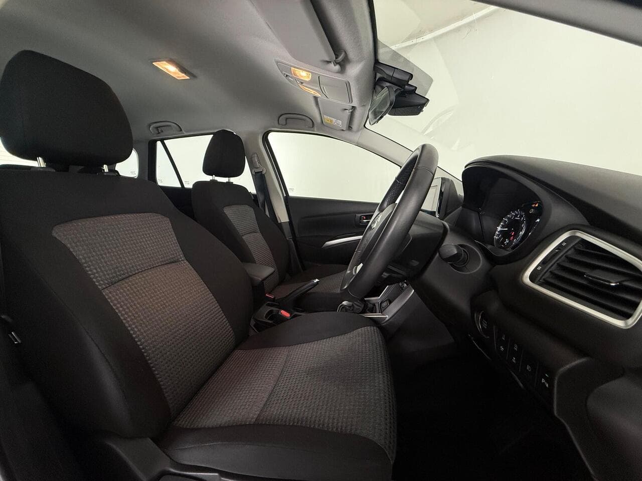 Suzuki S-Cross thumbnail Seat Driver