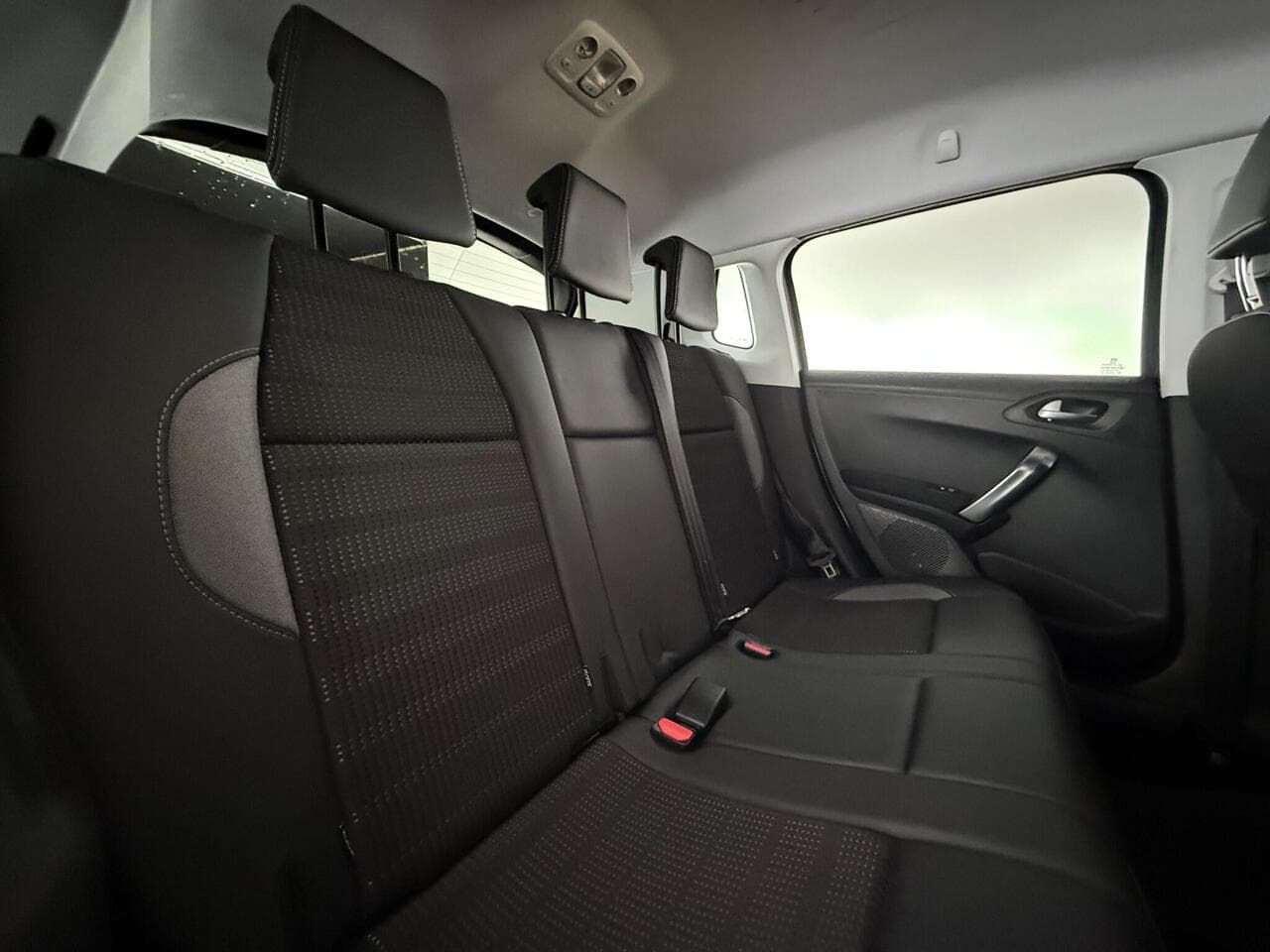 Peugeot 2008 thumbnail Seats Rear