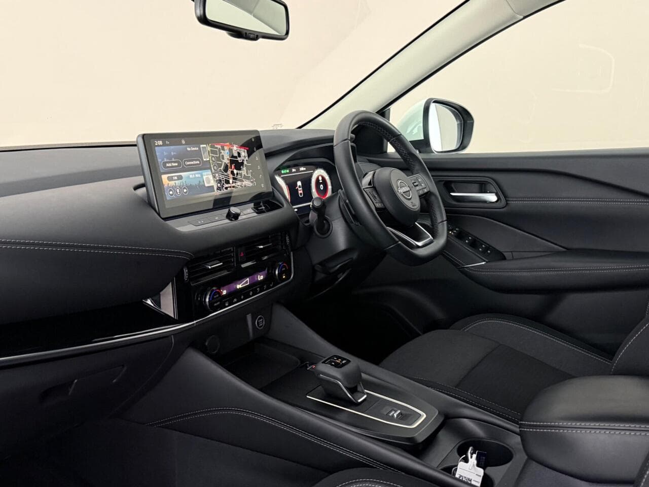 Nissan Qashqai thumbnail Interior Front