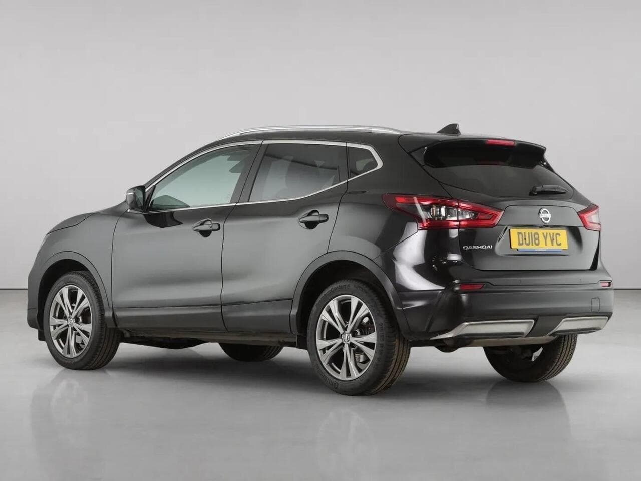 Nissan Qashqai thumbnail Rear Left