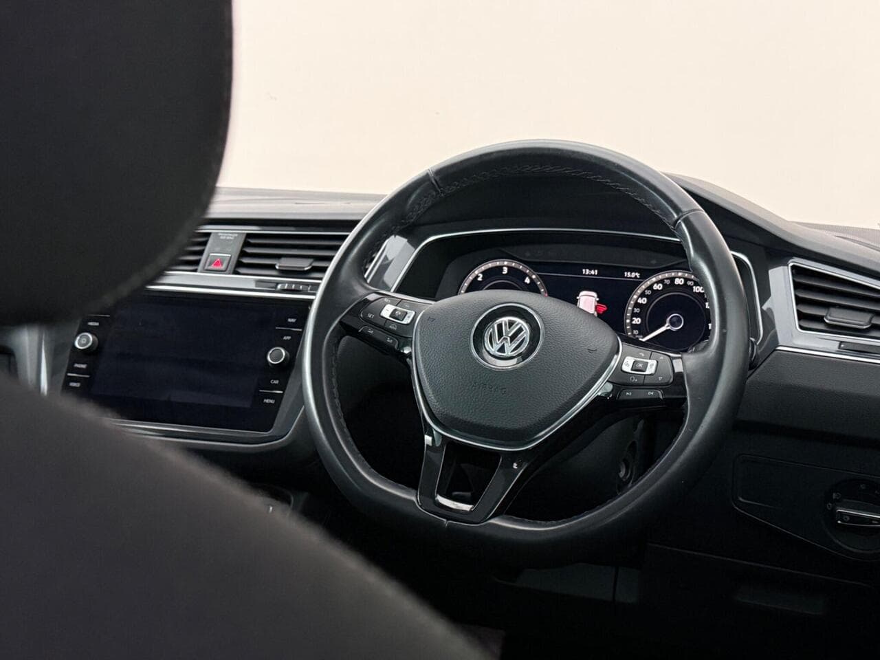 Volkswagen Tiguan thumbnail Steering Wheel