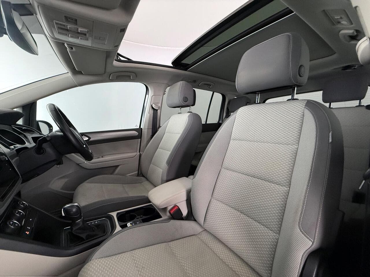 Volkswagen Touran thumbnail Seat Front Passenger