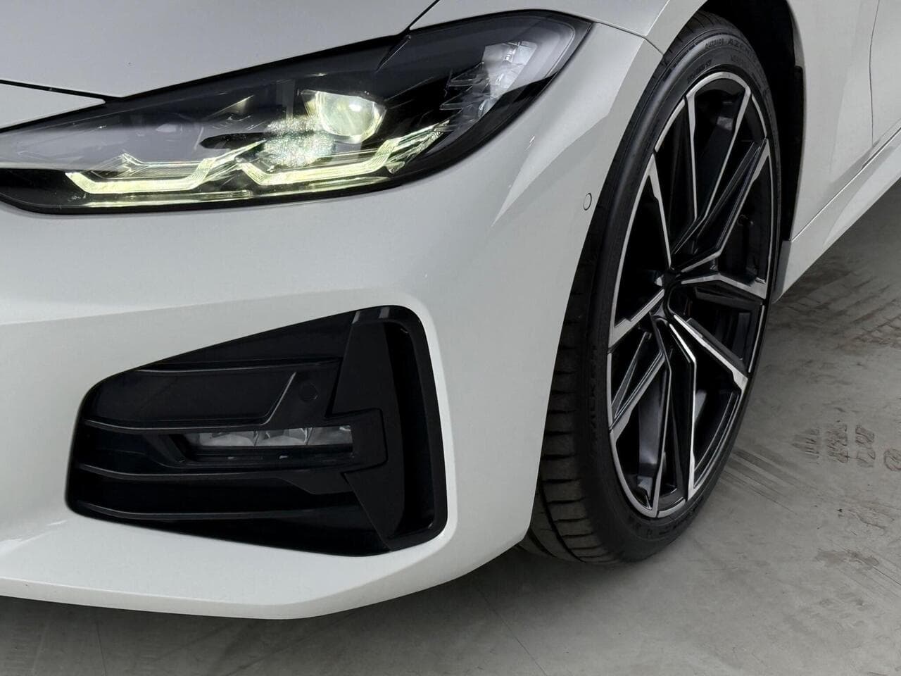 BMW 4 Series thumbnail Lights Front