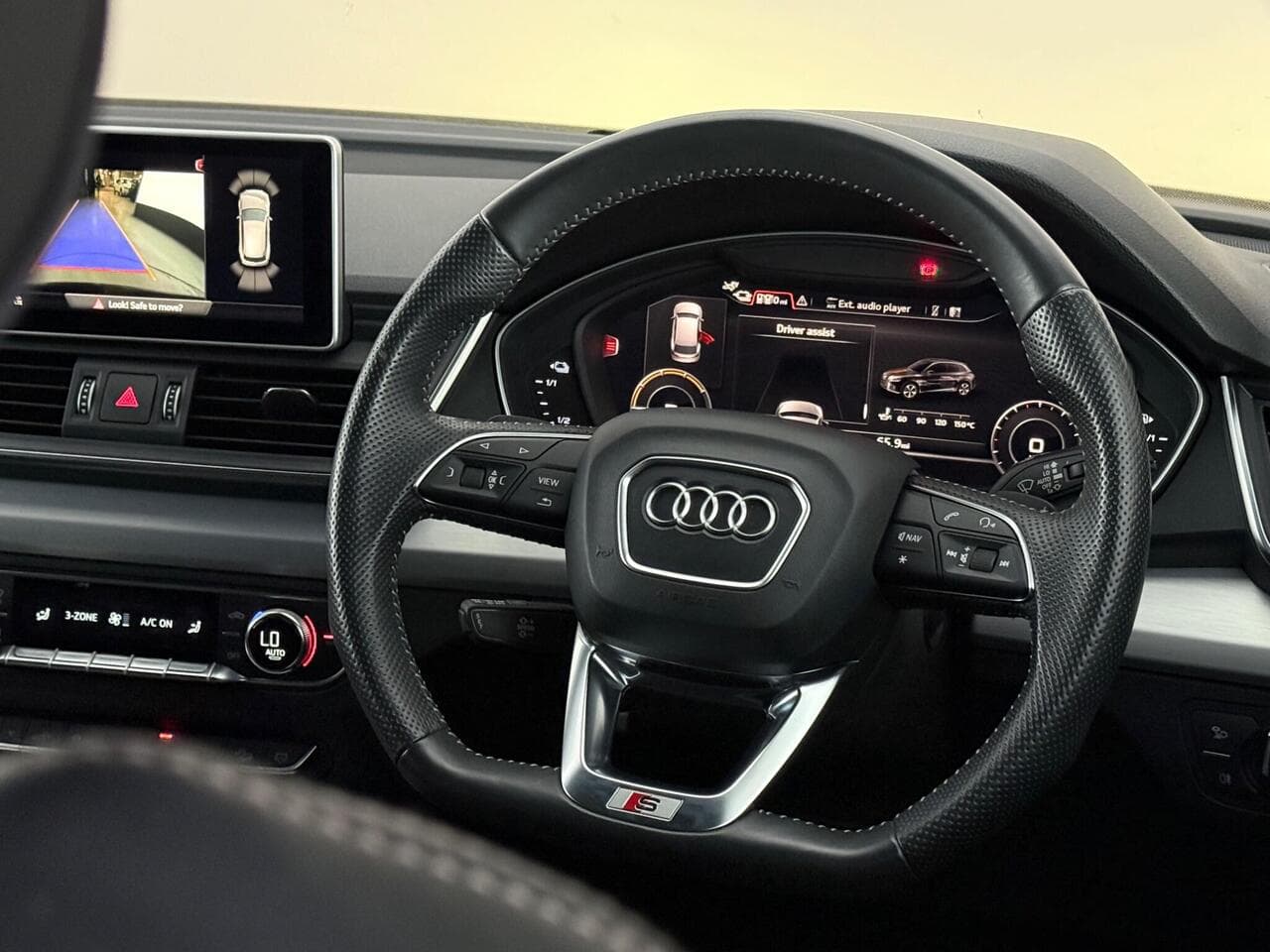 Audi Q5 thumbnail Steering Wheel
