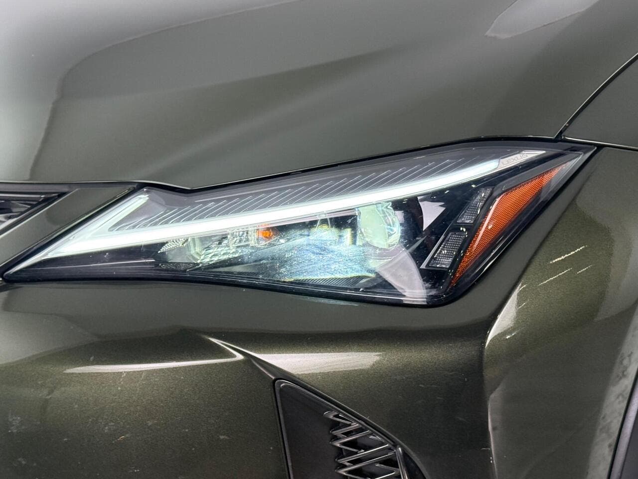 Lexus UX thumbnail Lights Front