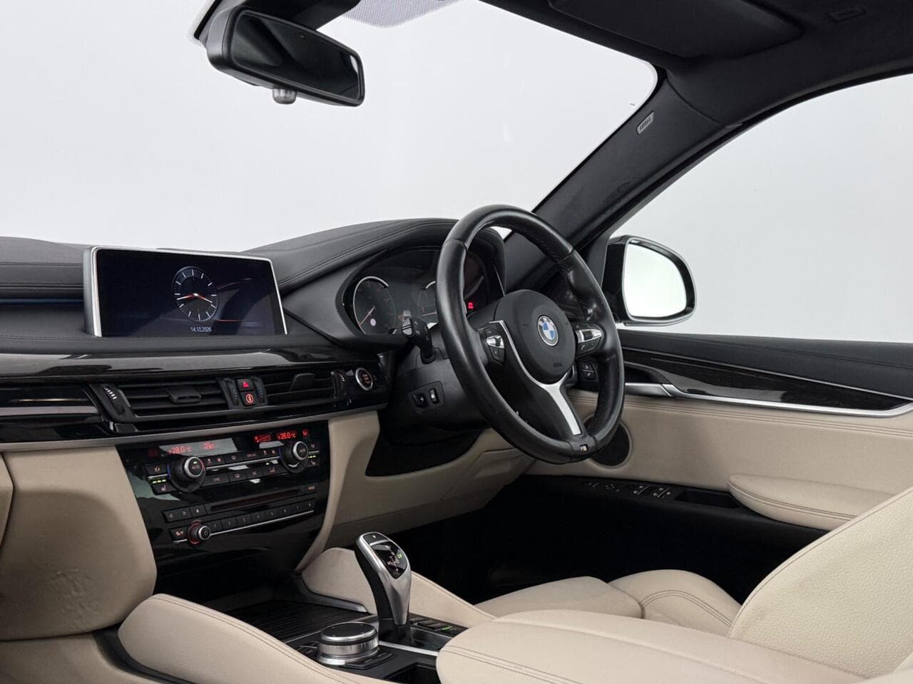 BMW X6 thumbnail Interior Front
