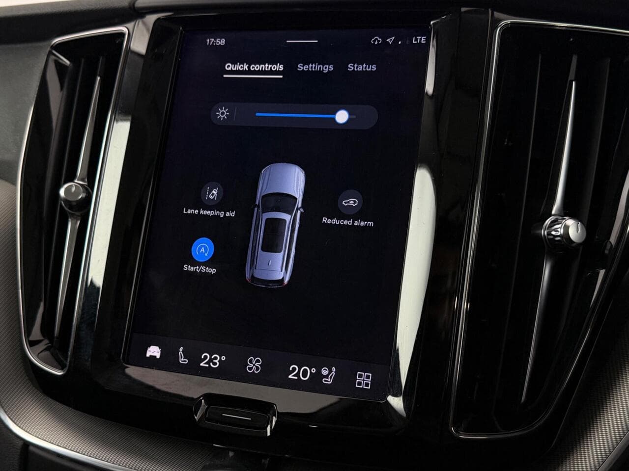 Volvo XC60 thumbnail Infotainment System