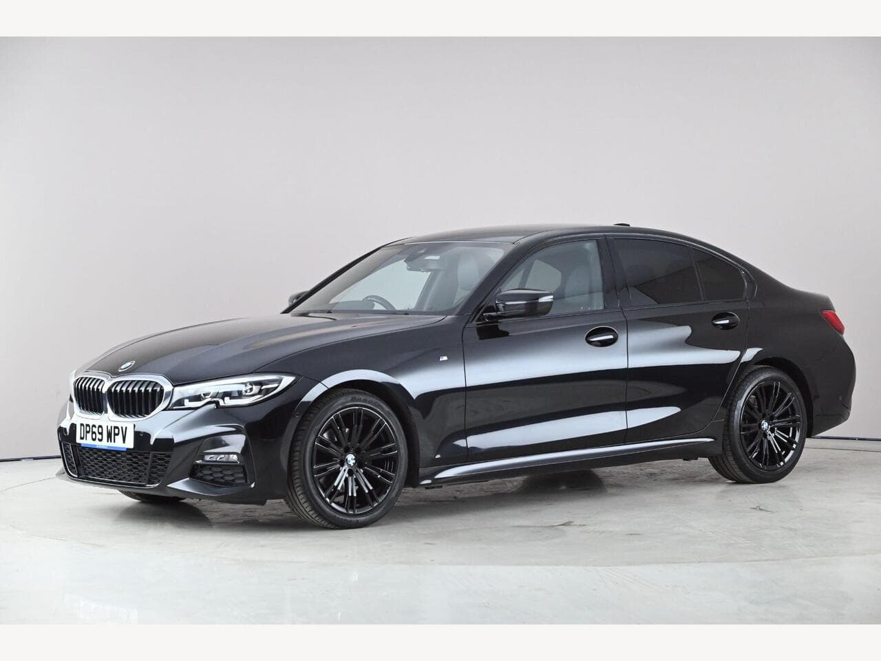 BMW 3 Series thumbnail Front Left