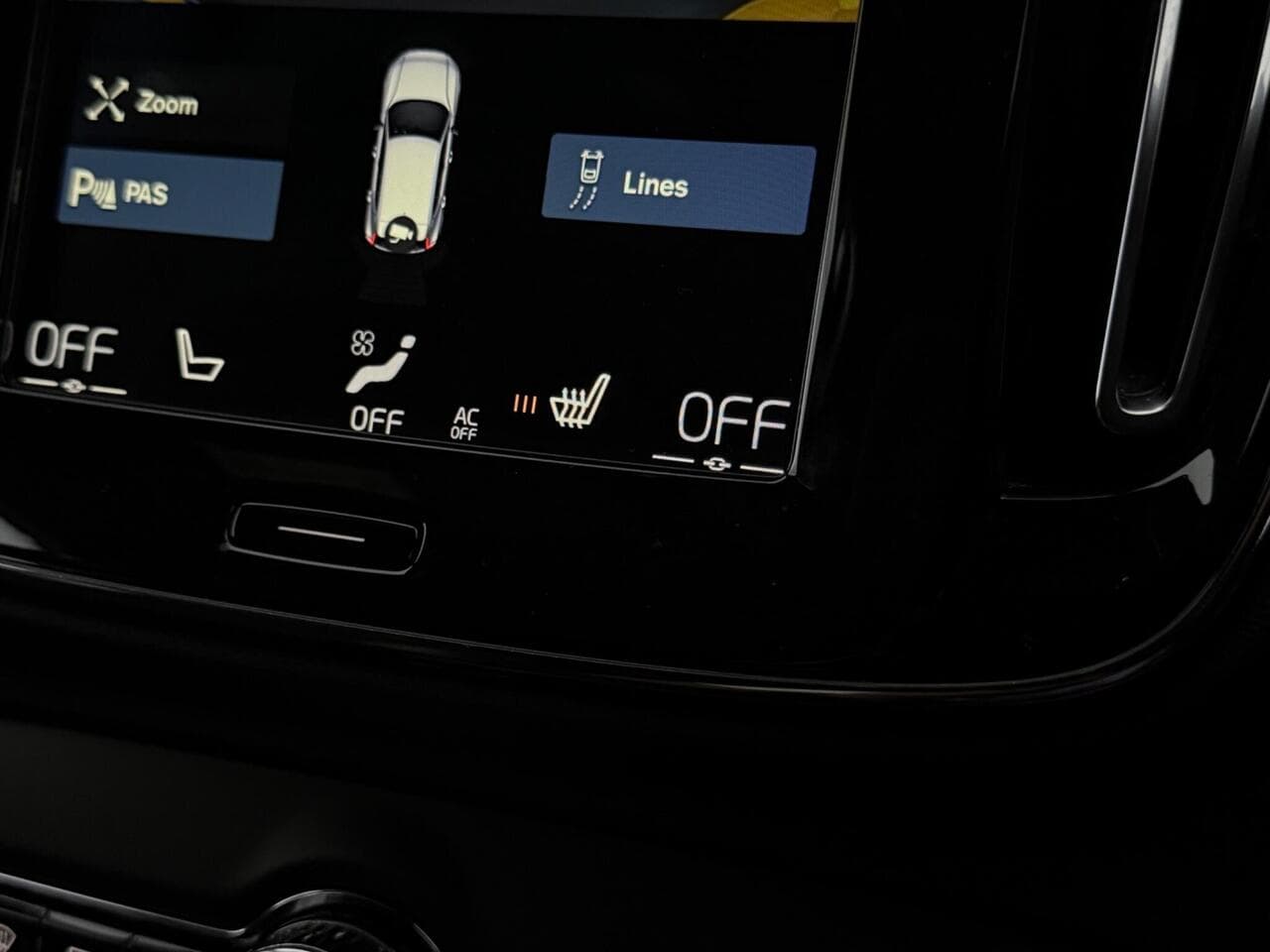 Volvo XC40 thumbnail Misc Controls