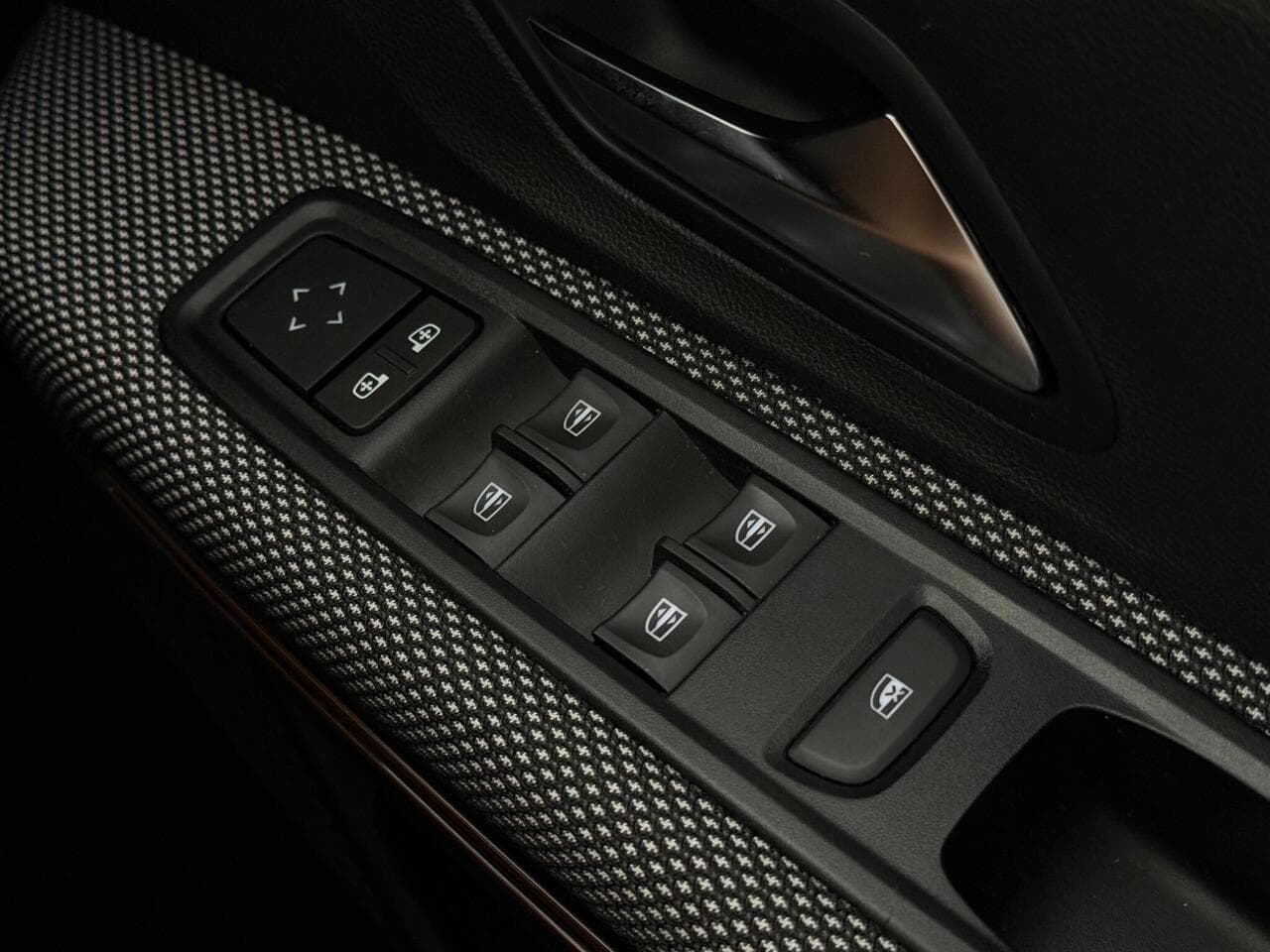 Dacia Sandero Stepway thumbnail Misc Controls