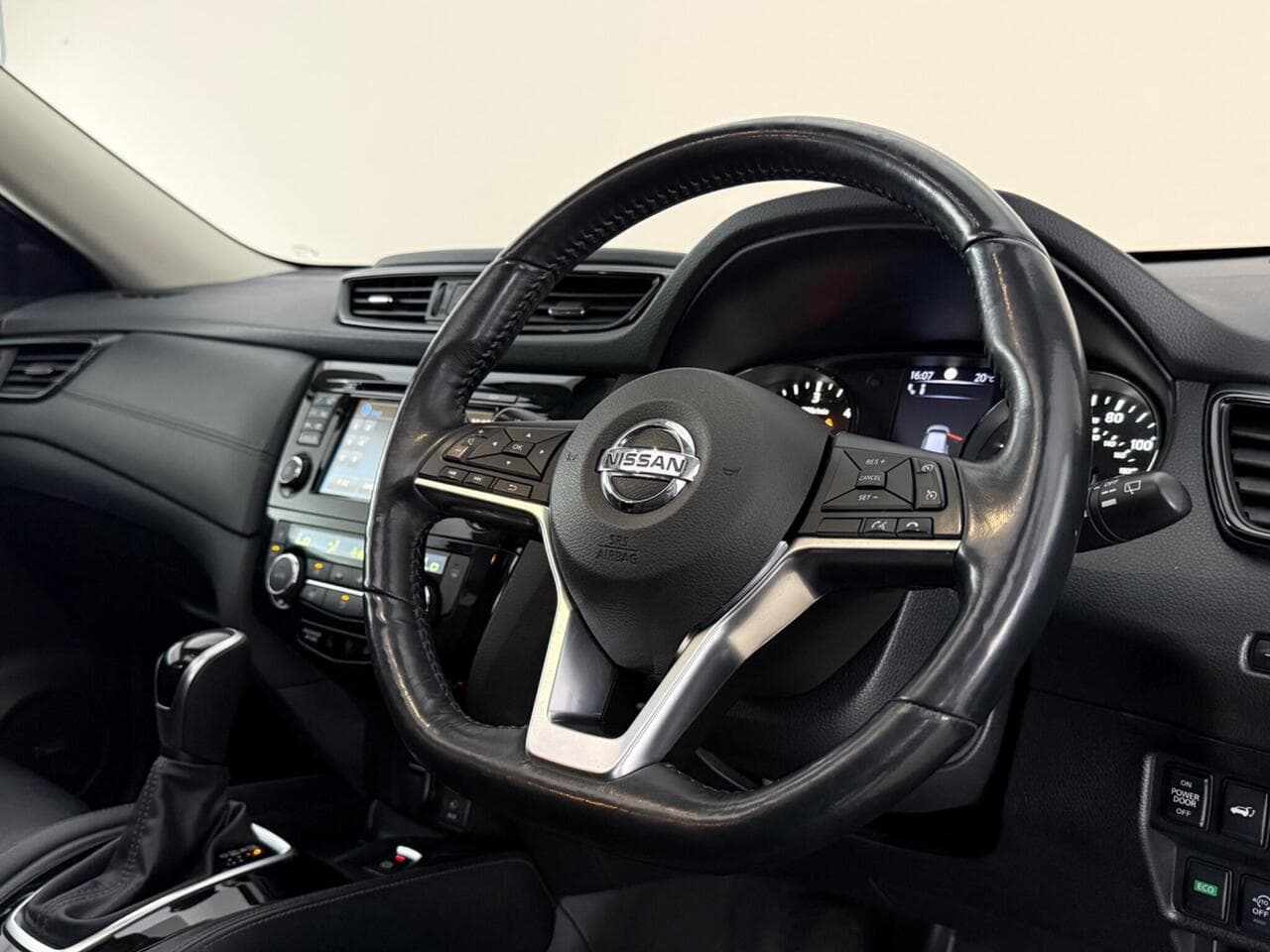 Nissan X-Trail thumbnail Steering Wheel