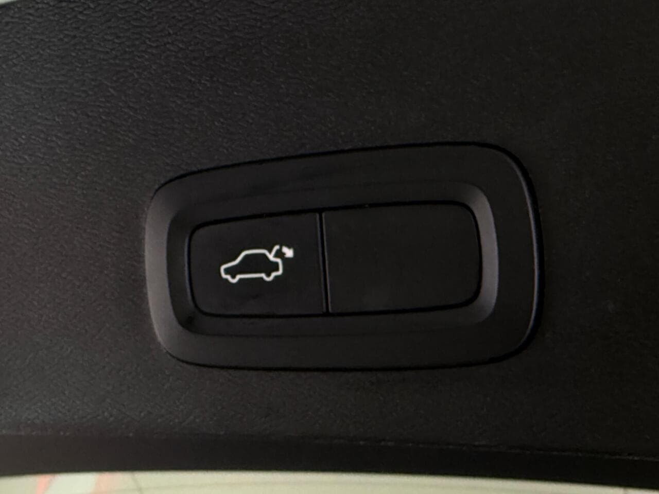 Volvo XC40 thumbnail Misc Controls