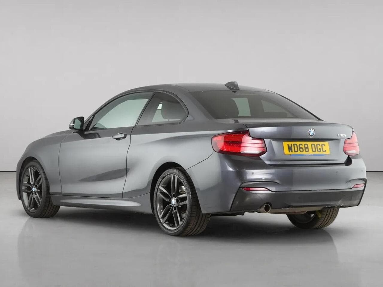 BMW 2 Series thumbnail Rear Left