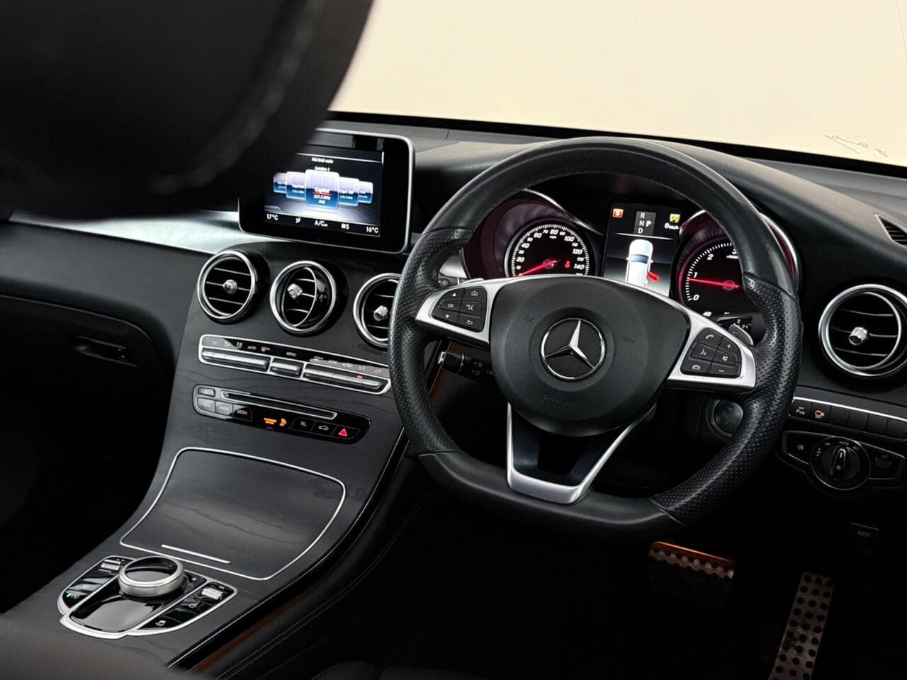 Mercedes-Benz GLC thumbnail Interior Front