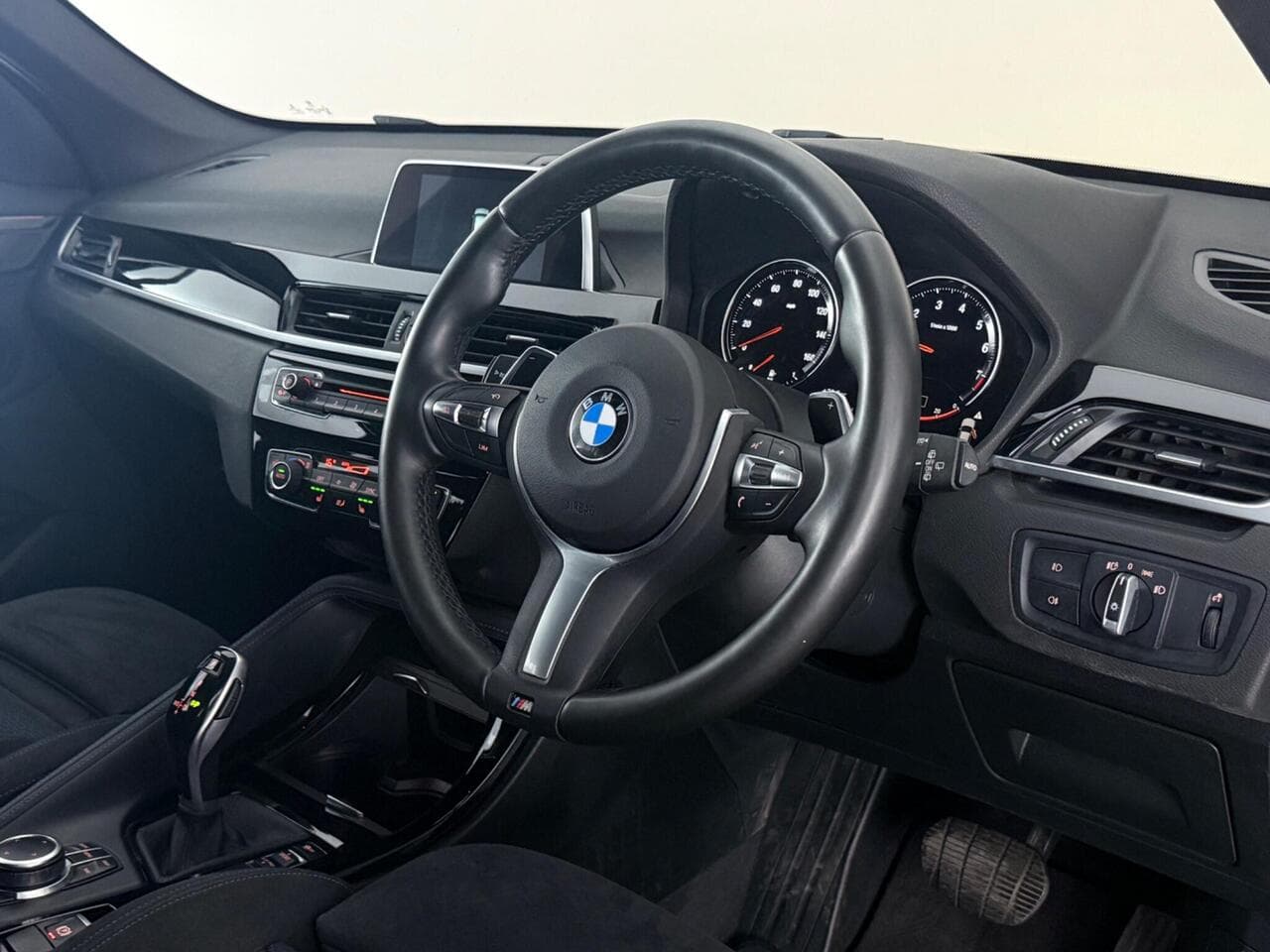 BMW X1 thumbnail Steering Wheel