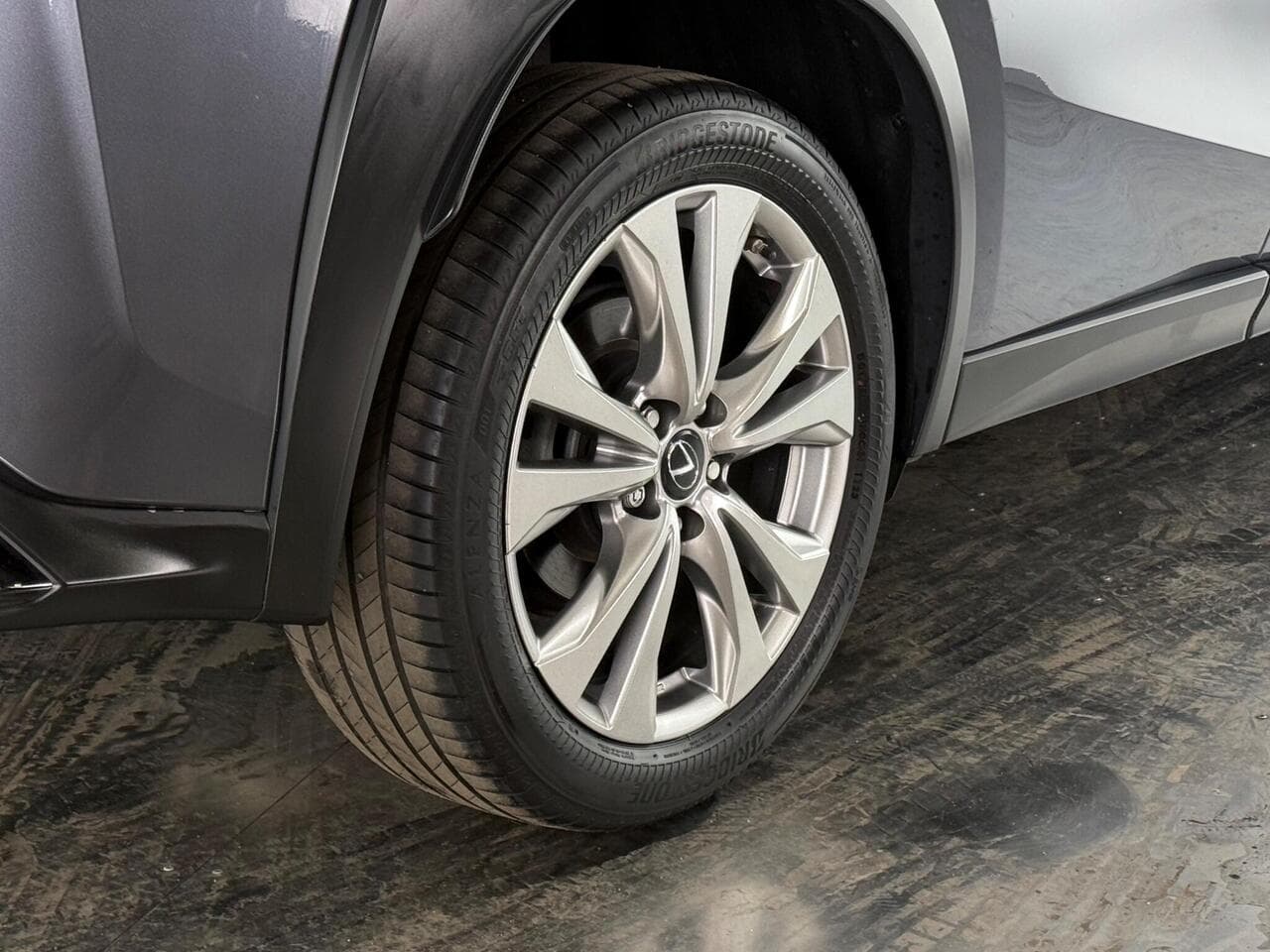 Lexus UX thumbnail Wheel