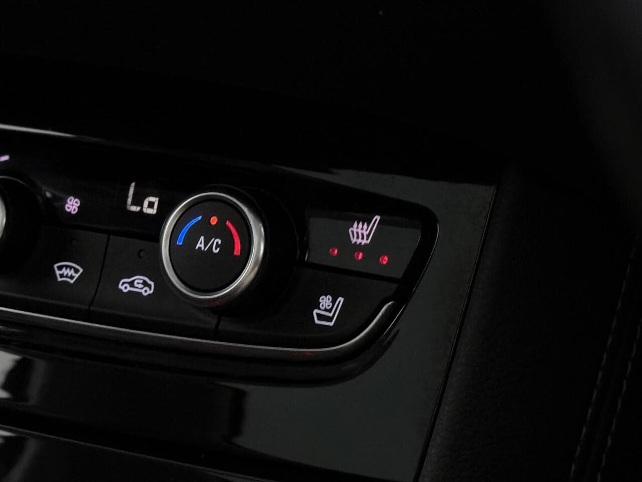Vauxhall Grandland X thumbnail Misc Controls