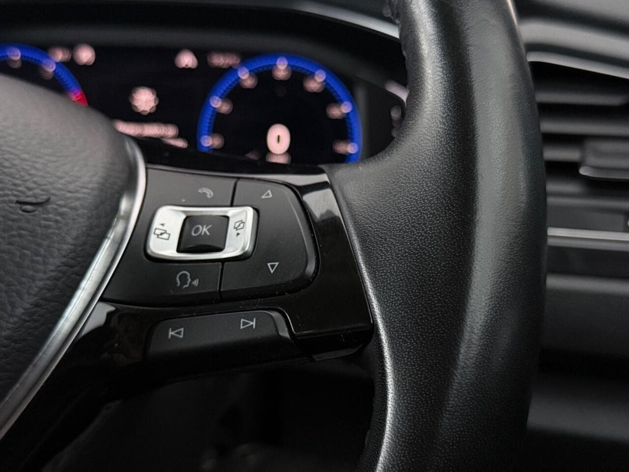 Volkswagen T-Roc thumbnail Misc Controls