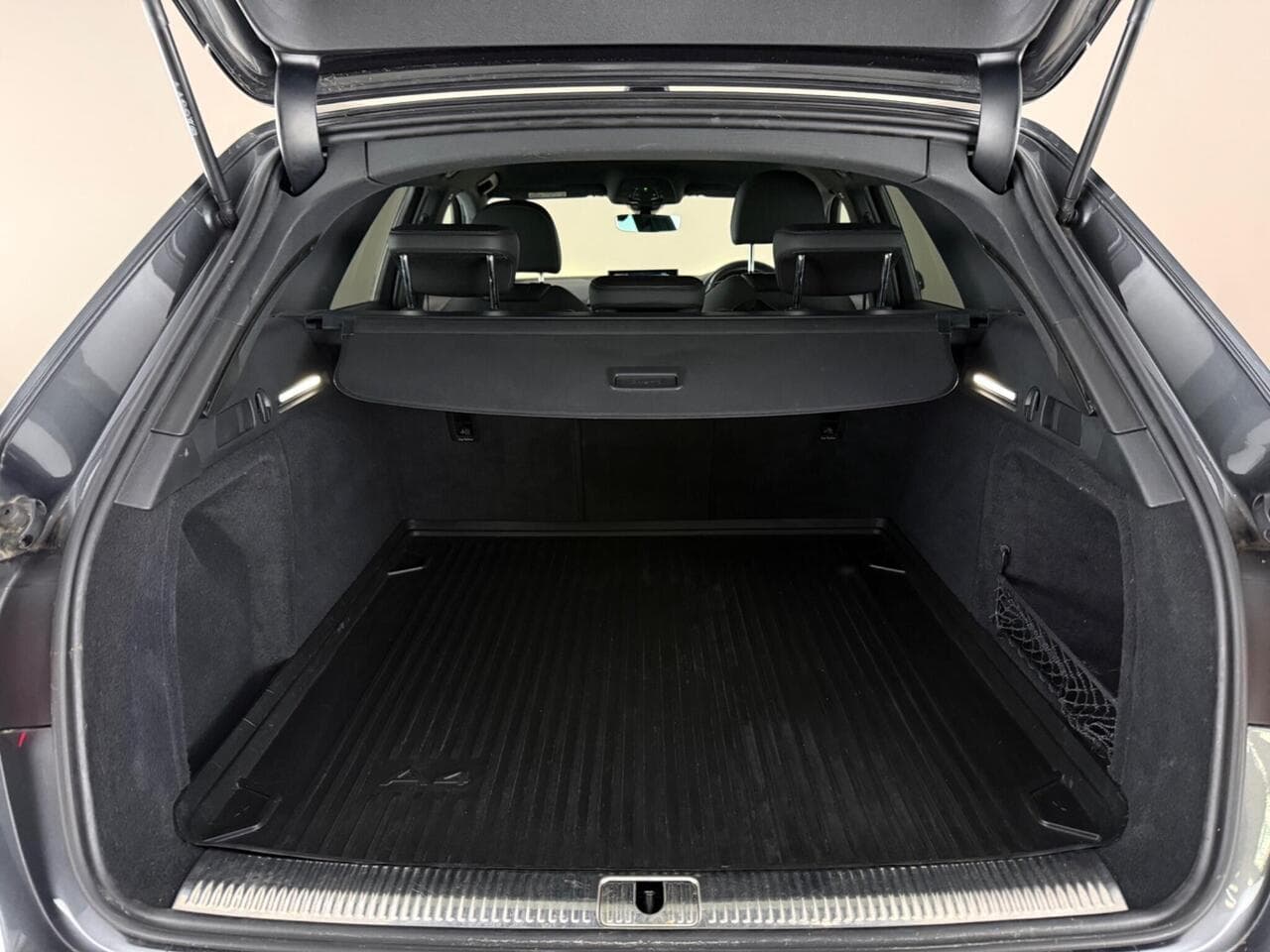 Audi A4 Avant thumbnail Boot