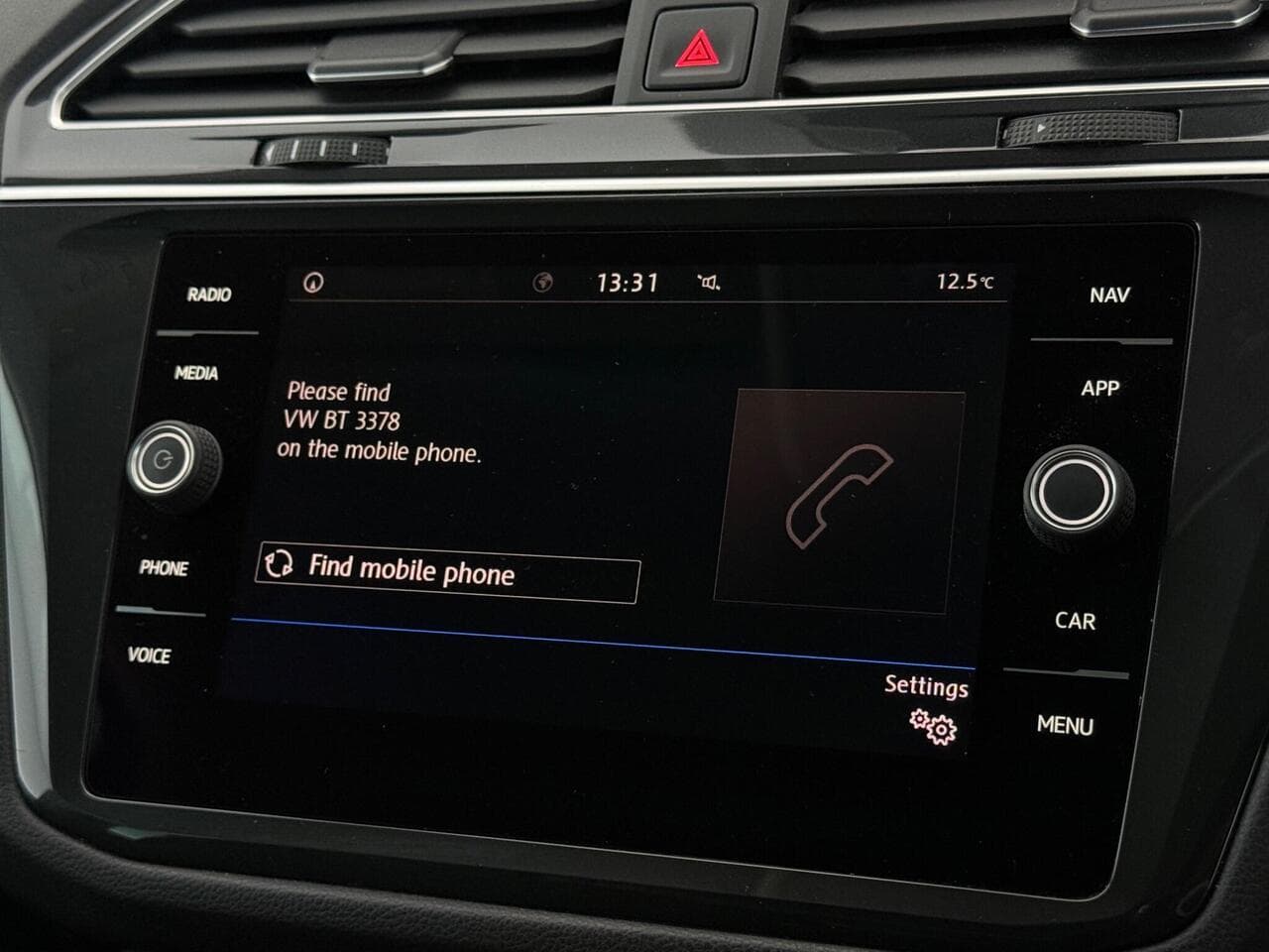 Volkswagen Tiguan thumbnail Infotainment System