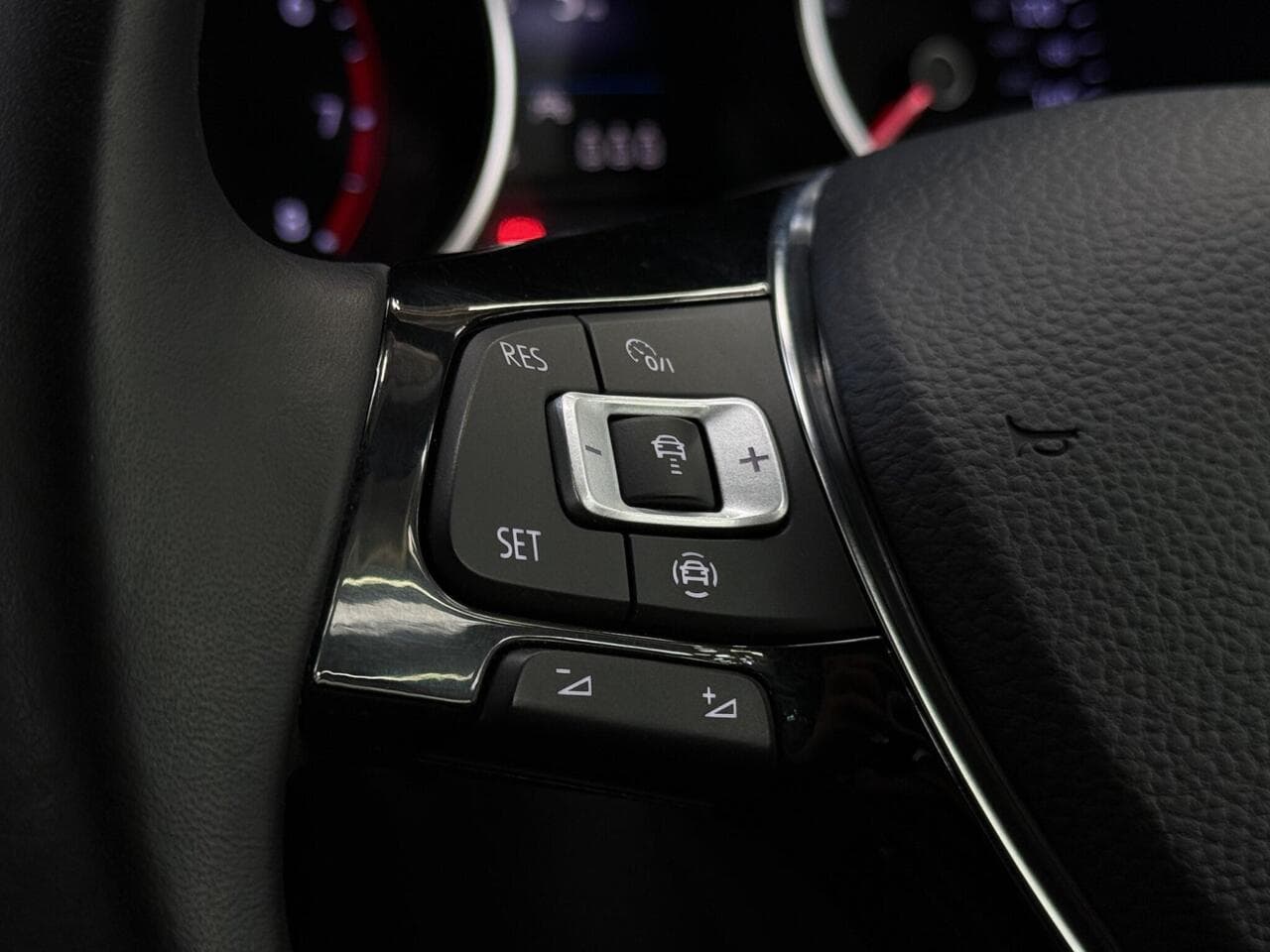 Volkswagen Tiguan thumbnail Misc Controls