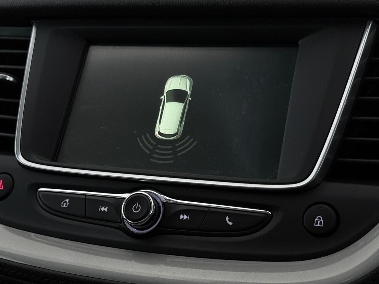 Vauxhall Grandland X thumbnail Infotainment System