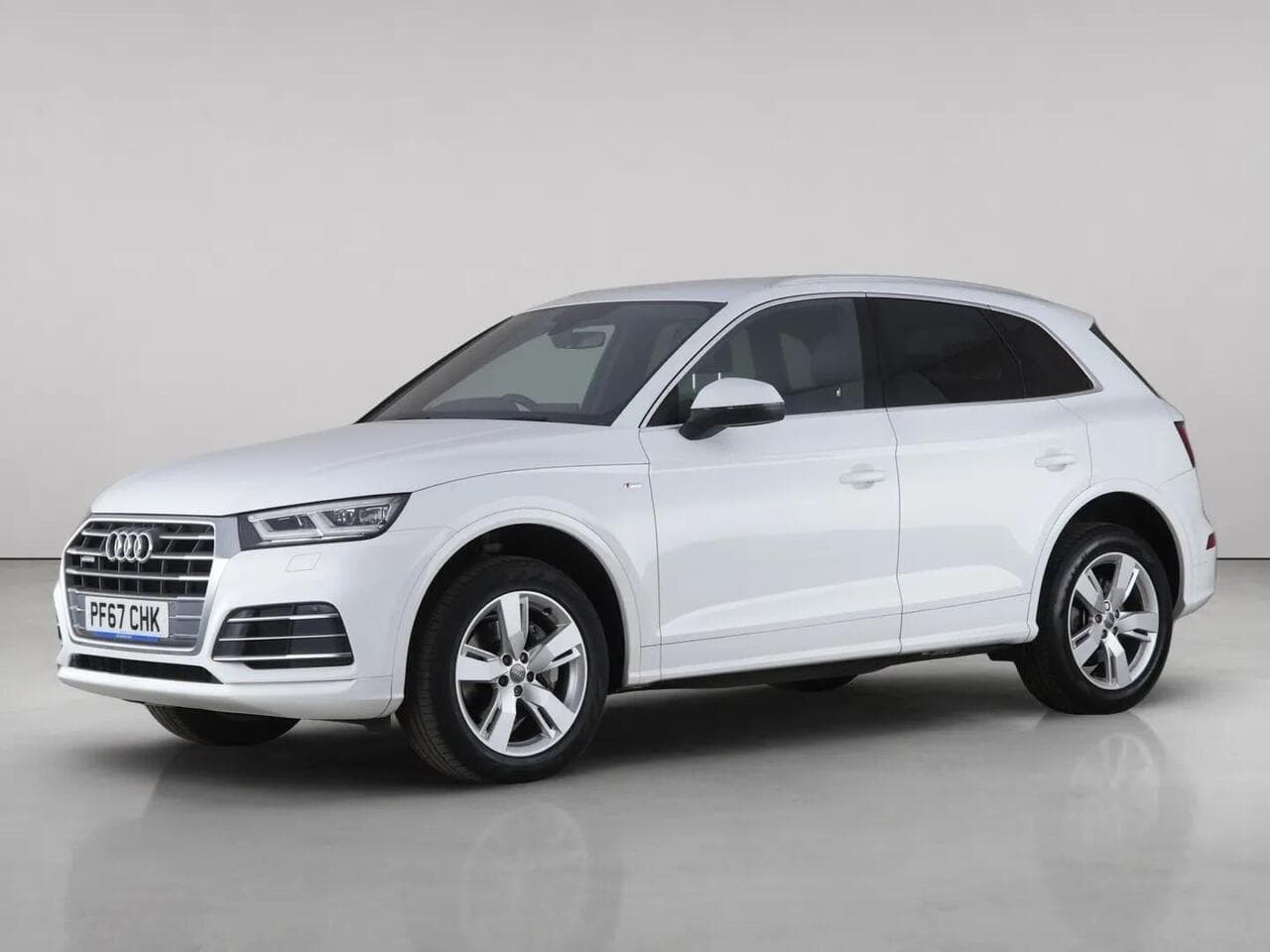 Audi Q5 thumbnail Front Left