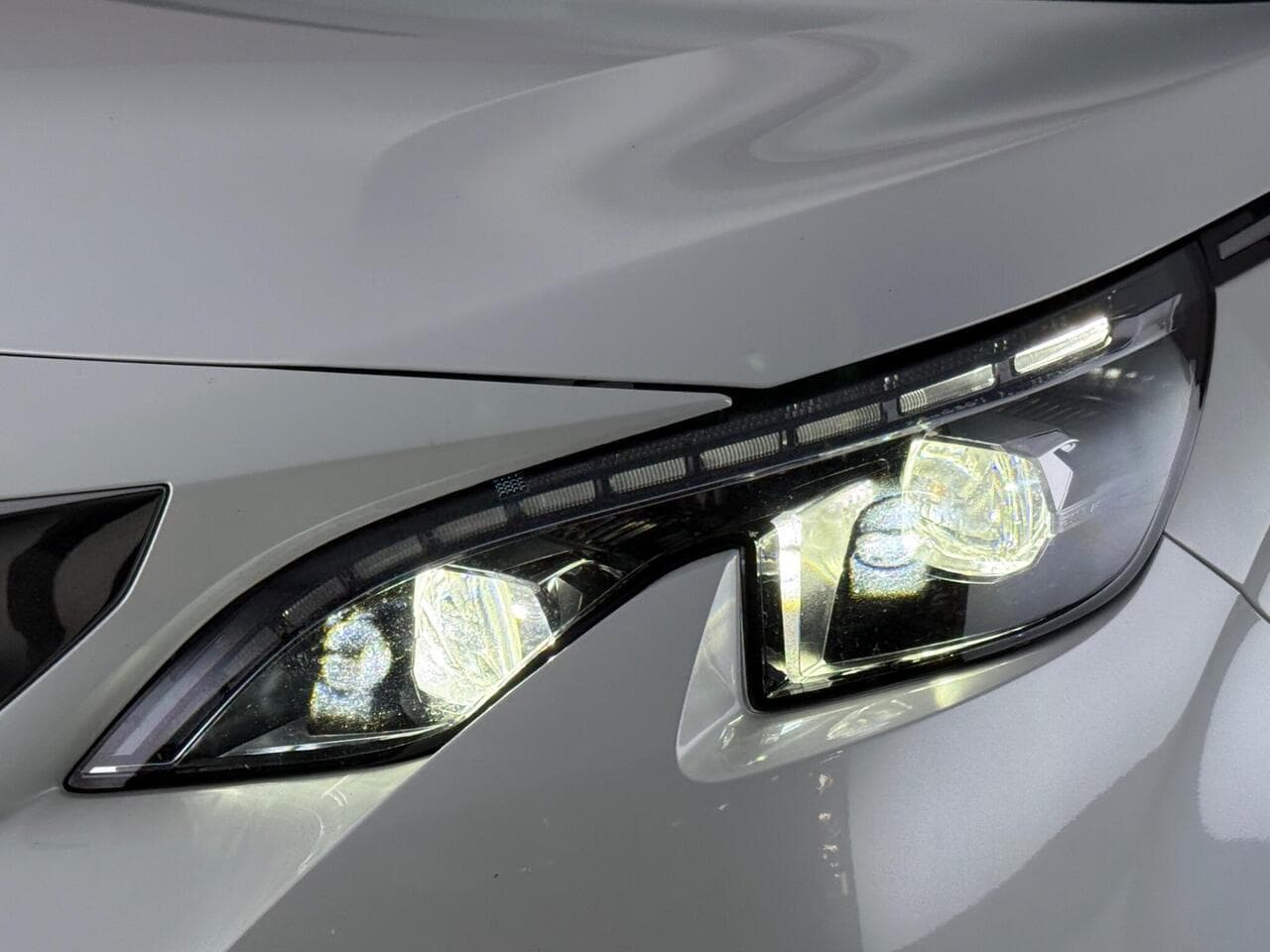 Peugeot 5008 thumbnail Lights Front